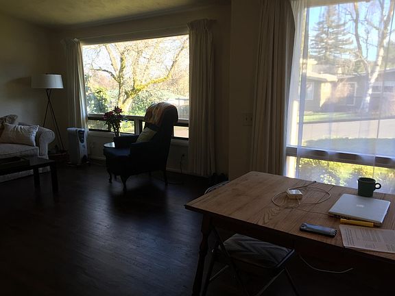 Living room/Dining area