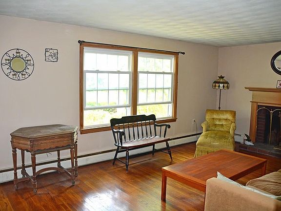 3rd image of 9 Evans Dr