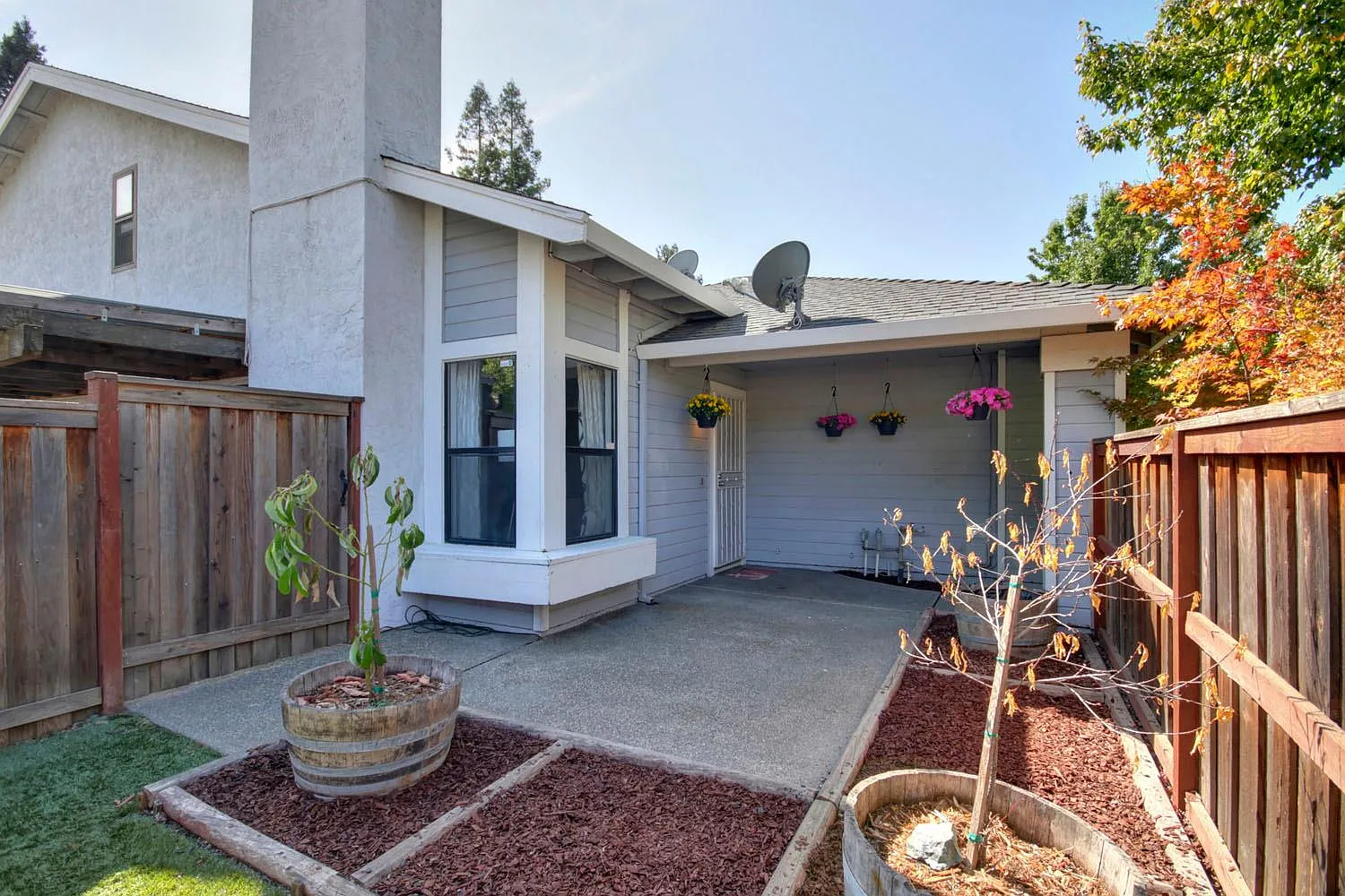 446 Mariner Point Way photo 1