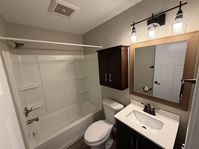 543 East Blf — Photo 8