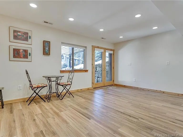 430 Parkview Dr — Photo 18