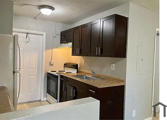 1270 NW 9th St #1E — Photo 8