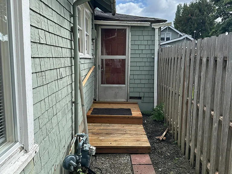911 1/2 Alder St — Photo 4