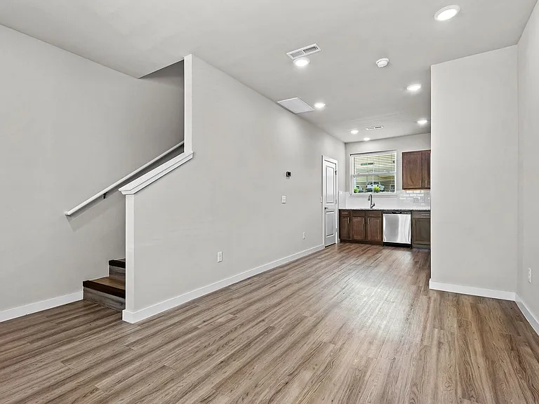 257 E Township St — Photo 42