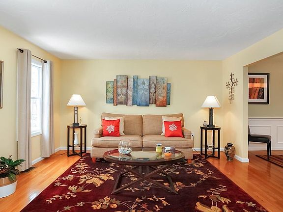 5th image of 16 Dennison Ct