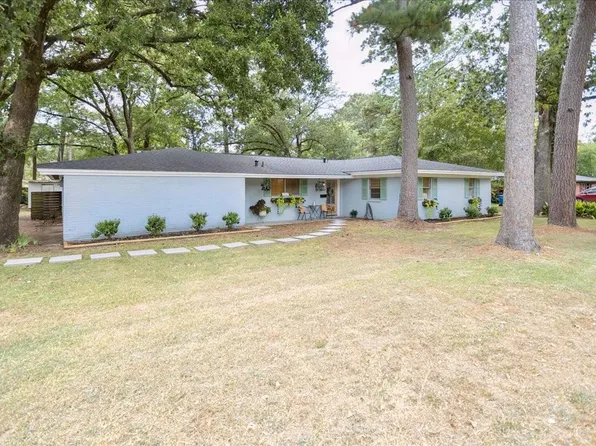 1302 Shadybrook Ln, Lufkin, TX 75904