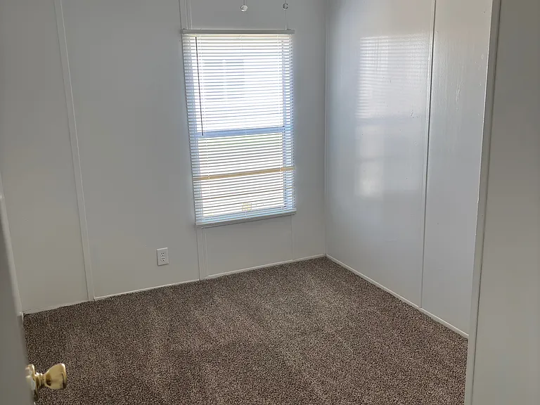 Middle bedroom