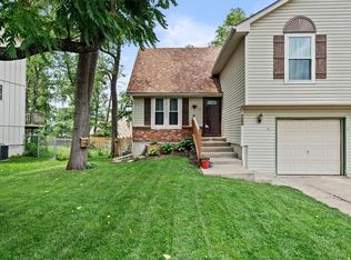 8217 Switzer St, Overland Park, KS 66214