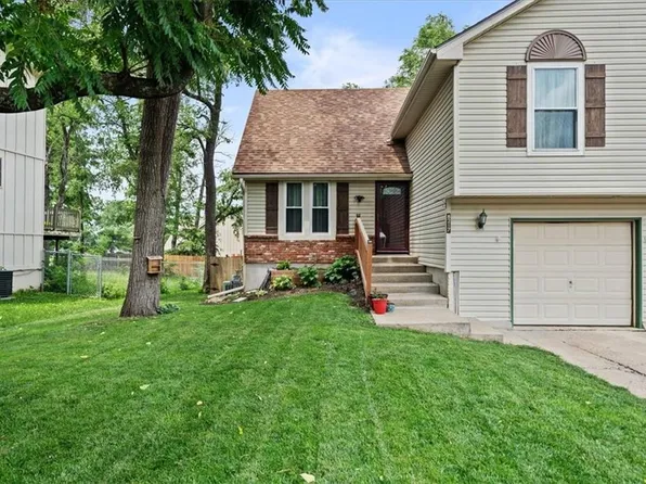 8217 Switzer St, Overland Park, KS 66214