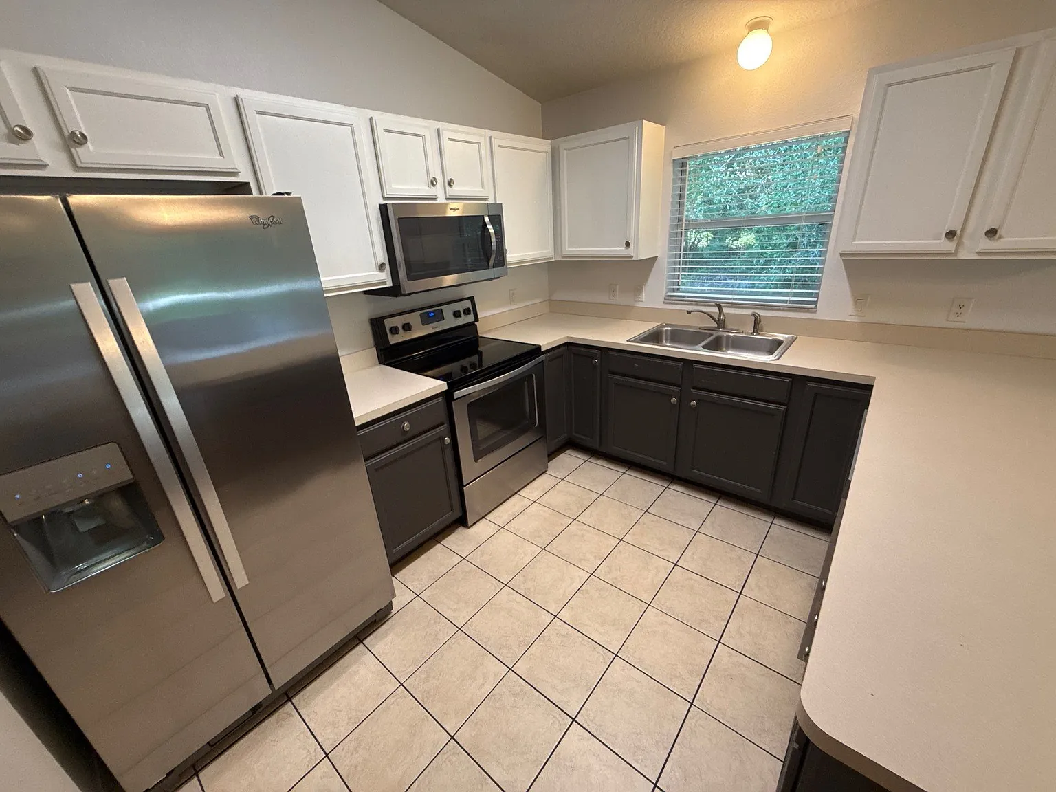3 bed, 2.0 bath, $1,600 — Photo 4