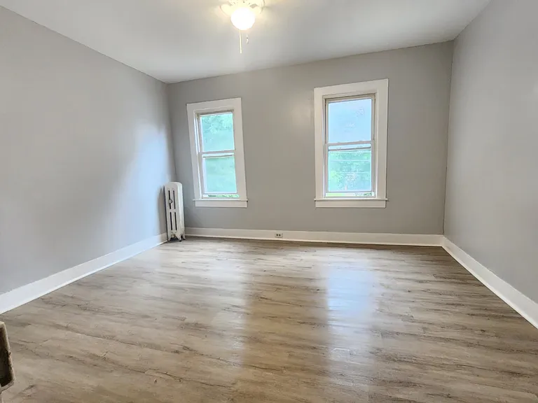 118 Division St — Photo 6