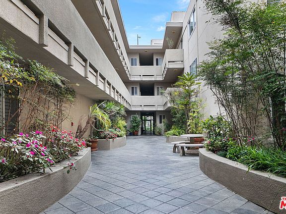 5th image of 446 San Vicente Blvd Unit 108
