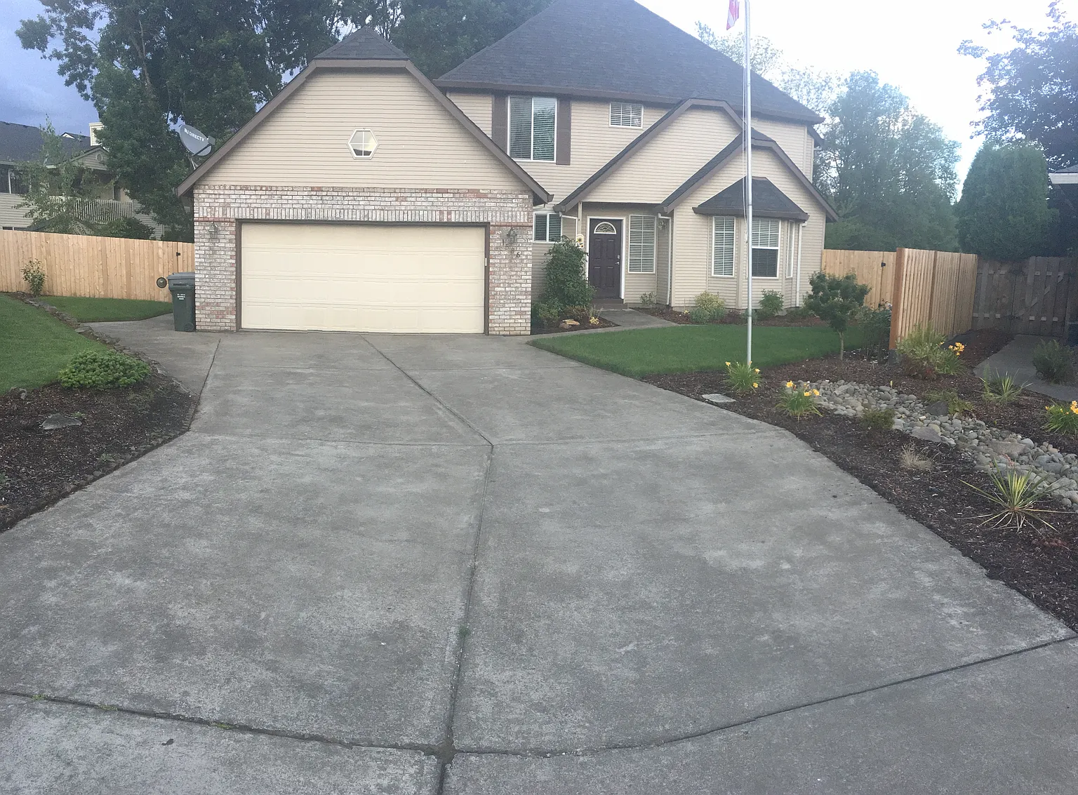 1586 NE 19th Loop photo 1