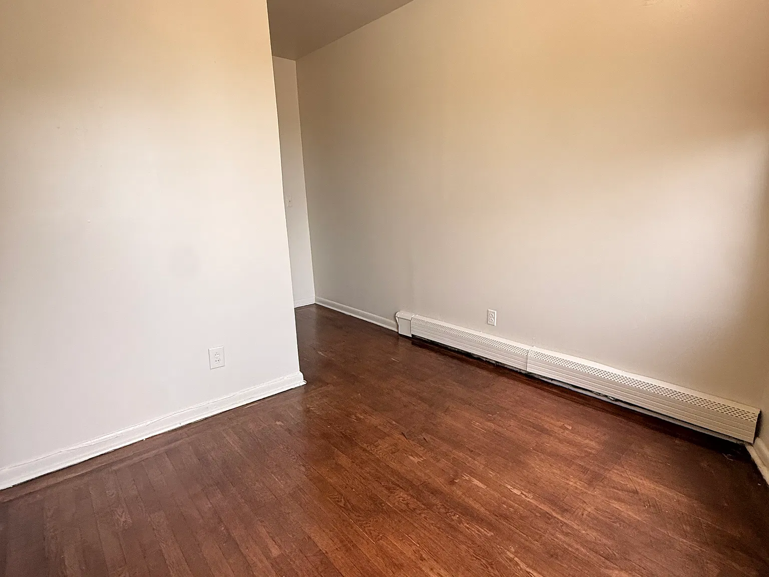 3 bed, 927 sqft, $2,400 — Photo 3
