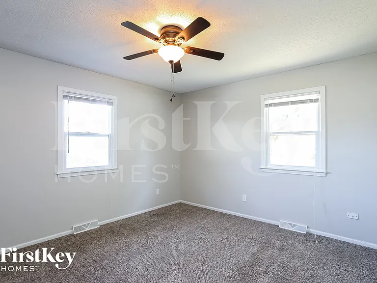 804 NE 74th St — Photo 8