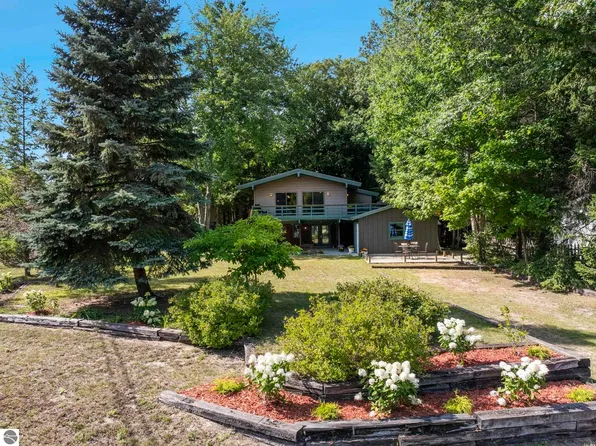 13631 N Forest Beach Shores Rd, Northport, MI 49670