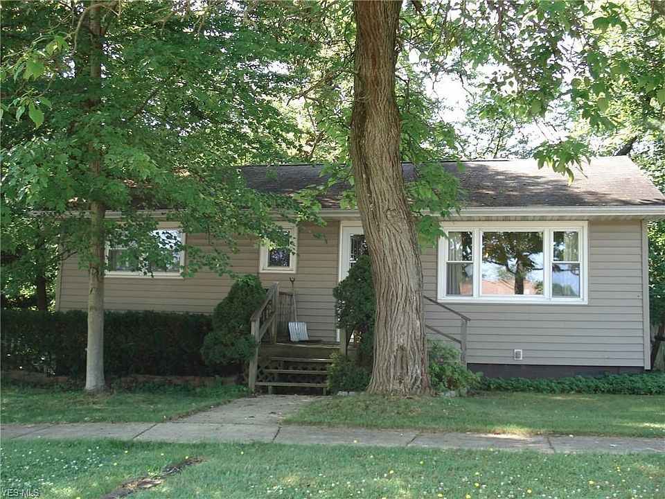 1st image of 36 W Beech St #307