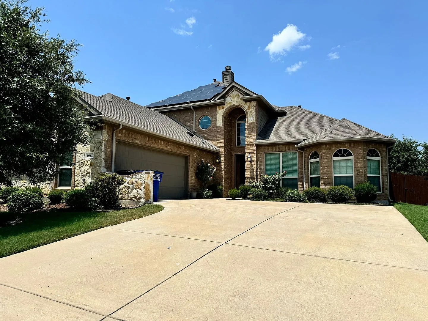 This beautiful home features 4 bedrooms and 3 full bathrooms, with 2 bedrooms conveniently locate... — Photo 1