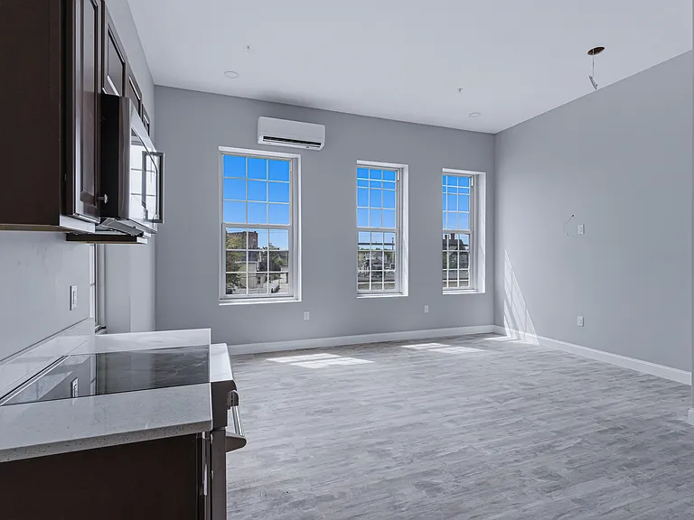 141 Power Rd #204 — Photo 2