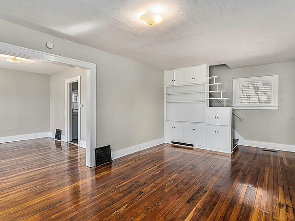 5th image of 542 E Alcott St