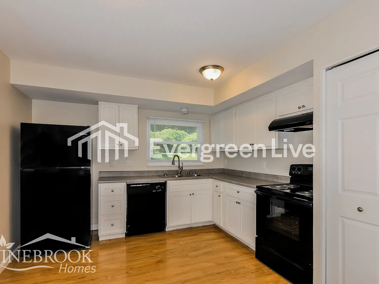 4 bed, 2.0 bath, 1968 sqft, $2,045 — Photo 4