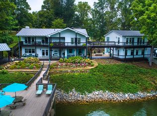 310 Long Island Dr, Moneta, VA 24121