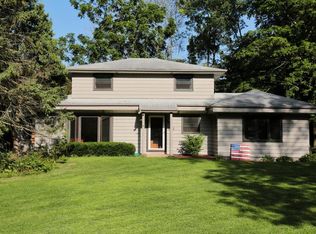 1618 S Arcadian Dr, New Berlin, WI 53151
