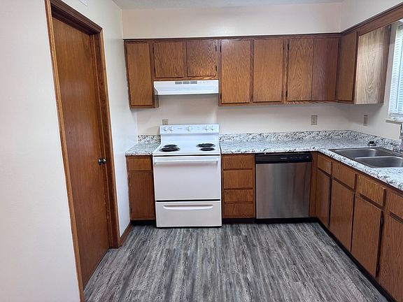 5th image of 1928 Meadowland Ln #1928M-C