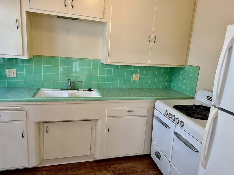2233 Howard Ave #2233 — Photo 6