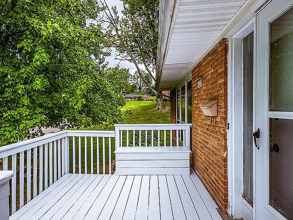 4th image of 1027 Lanette Dr
