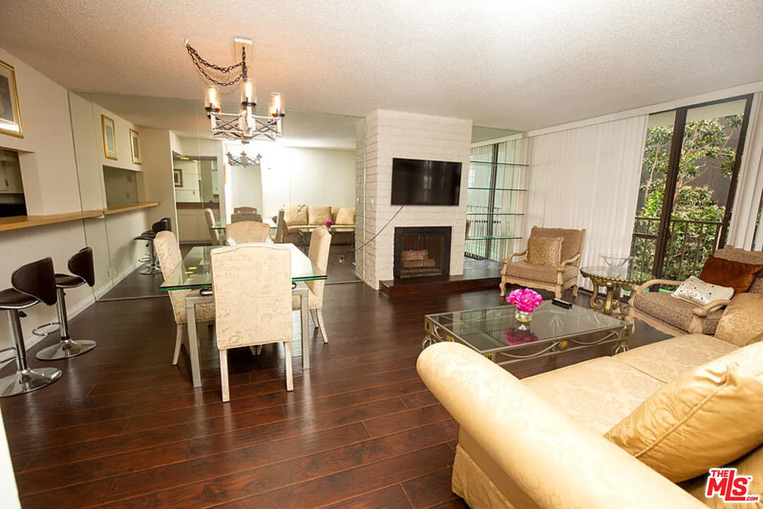 1 bed, 1.0 bath, 875 sqft, $3,200 — Photo 3