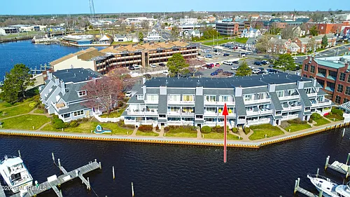 210 Spinnakers Cv Photo 1