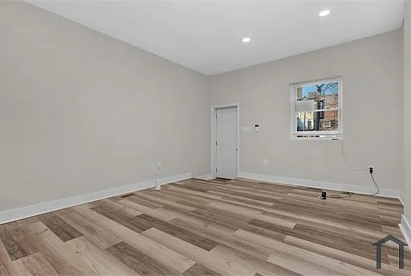 2533 Christian St — Photo 10