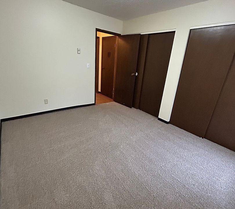 Golden Sands Apartments Woodard Properties LLC 230 W Broadway St