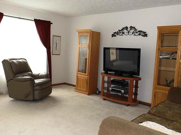 3rd image of 7732 Farm Hill Dr