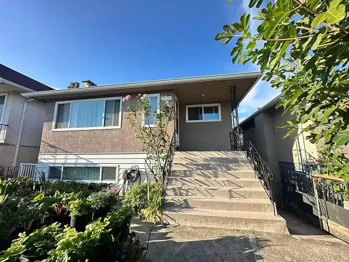 2 bed, 1.0 bath, 800 sqft, $1,800 — Photo 1