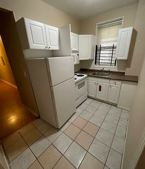1855 Apt 1 - Kitchen