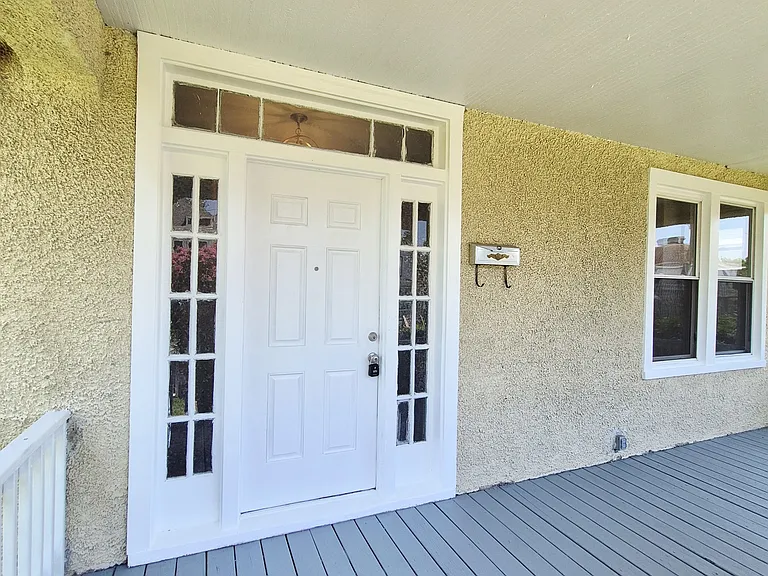 2113 Barton Ave — Photo 4