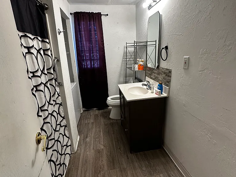 4462 N Pomona Ave — Photo 8