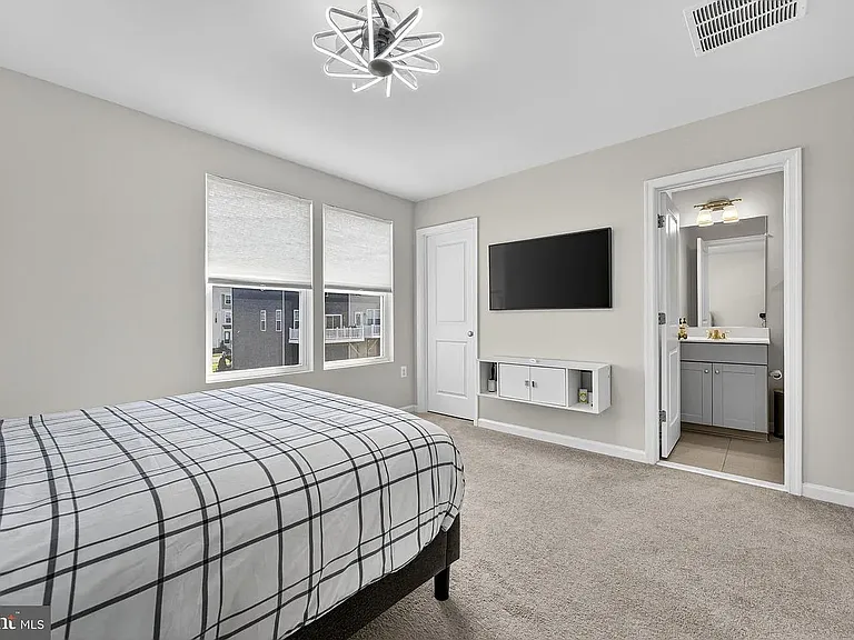 159 Presidents Pointe Ave #159 — Photo 8