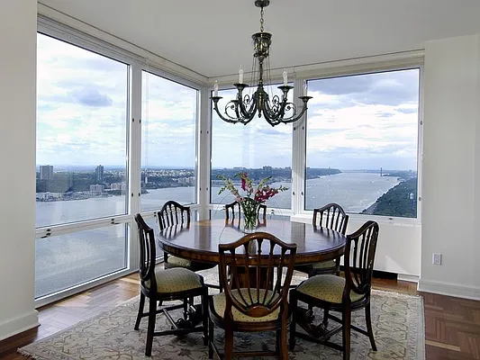 Rented by Sotheby's International Realty | media 21