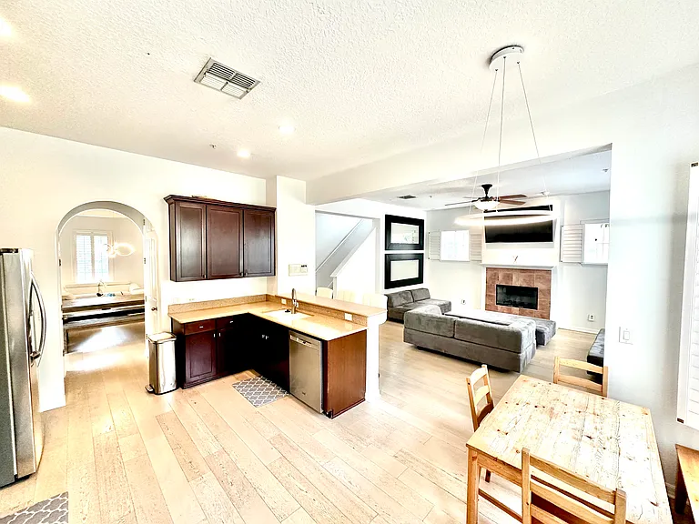 2164 Shaw Ln — Photo 8