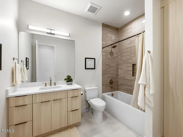 1285 E Lasso Trl — Photo 60