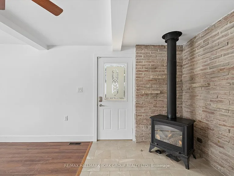 27008 Kennedy Rd #UPPER — Photo 11