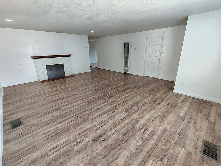 1351 Leonard Ave #A — Photo 6