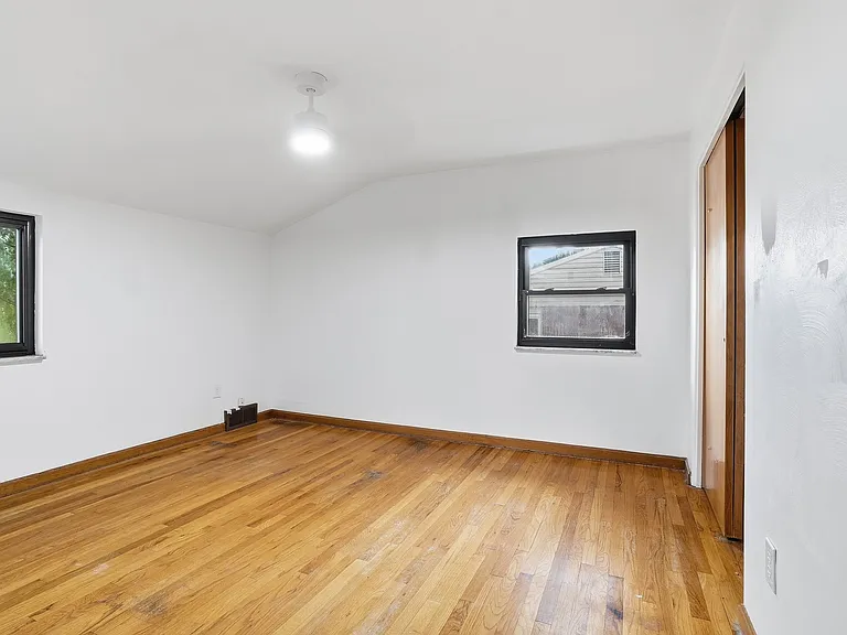 7895 Mark Dr — Photo 17