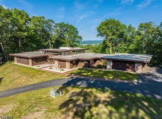 62 Grayrock Rd, Clinton, NJ 08809