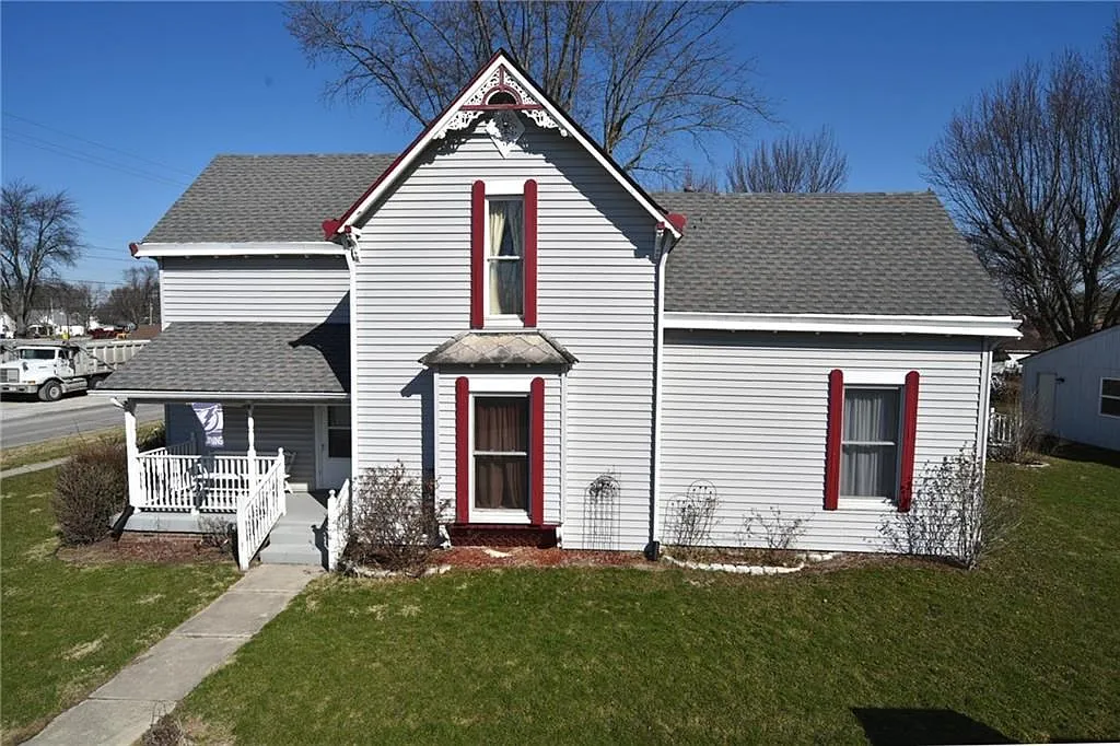 129 N Front St photo 1
