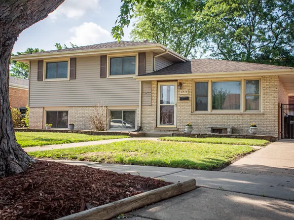 10435 Barnard Dr, Chicago Ridge, IL 60415