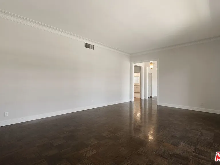 519 N Rexford Dr — Photo 10